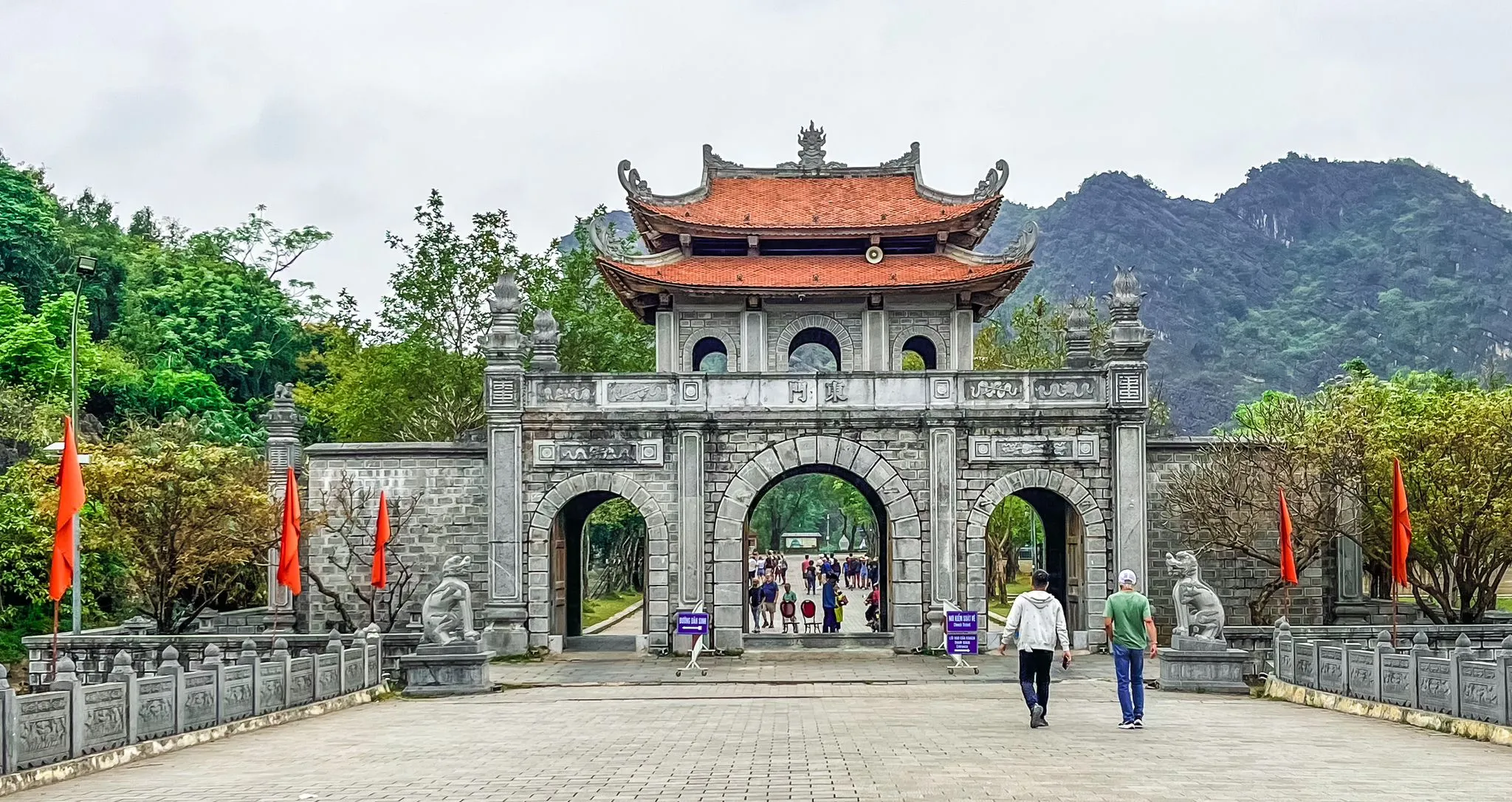 /storage/photos/2/Mekong tour/hoa-lu-temple-in-ninh-binh_1761563104_TR2fw2Y1.webp